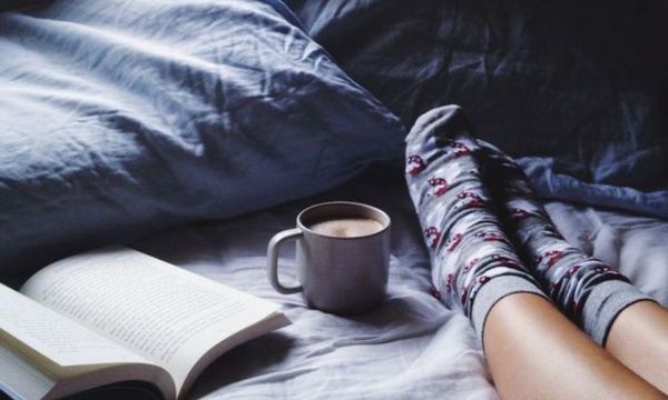 Τελικά πρέπει να κοιμάσαι με κάλτσες ή όχι;