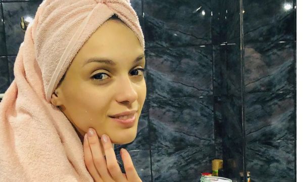 Ξέρεις πόση ώρα πρέπει να περιμένεις πριν βάλεις την κρέμα σου μετά το σέρουμ;