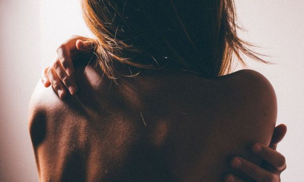 Bacne Update: 4 tips για να ξεφορτωθείς την ακμή στην πλάτη