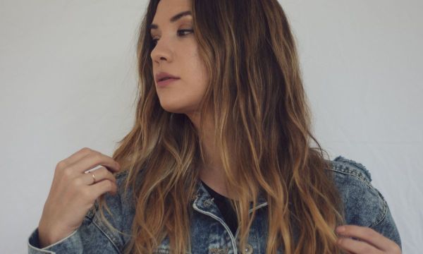 Πώς θα καλύψεις τα λαδωμένα μαλλιά χωρίς σαμπουάν κι άλλα κόλπα που δεν ξέρεις