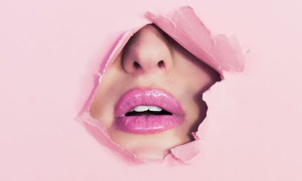 Έσκασαν τα χείλη σου; Δες πώς θα τα «σώσεις»