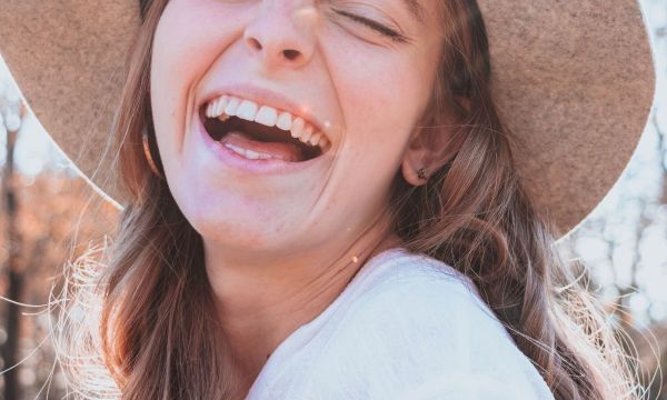 Γιατί μπορεί να μυρίζει άσχημα η αναπνοή σου;