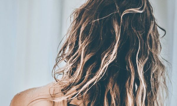 Φριζάρουν τα μαλλιά μου διαρκώς. Τι φταίει και τι να κάνω;