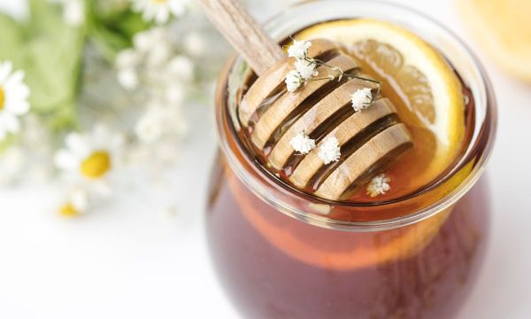 Λεκές από μέλι: Δες πώς να τον απομακρύνεις από τα ρούχα σου