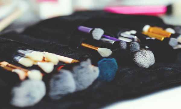 DIY: Πώς θα καθαρίσεις τα πινέλα του μακιγιάζ