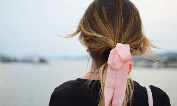 6 εύκολα χτενίσματα που μπορείς να δημιουργήσεις με πρέσα ισιώματος