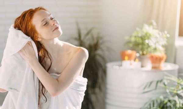 Εσύ ξέρεις γιατί δεν πρέπει να στεγνώνεις τα μαλλιά με την πετσέτα;