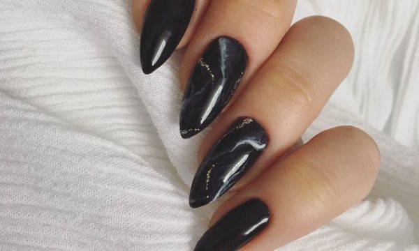 Sunday Nailspiration! Αυτή την Κυριακή μας εμπνέει το μαύρο μάρμαρο