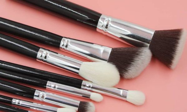 SOS! Τι θα συμβεί αν δεν καθαρίζεις σωστά τα πινέλα σου!