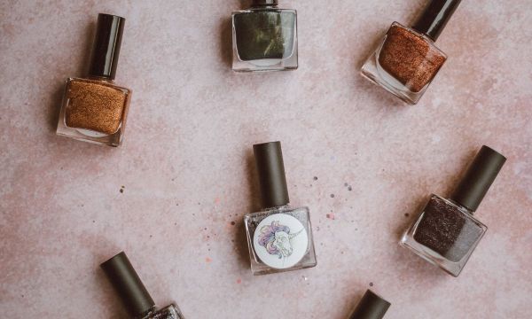 Αυτό είναι το απόλυτο μυστικό για να παρατείνεις το βερνίκι των νυχιών σου