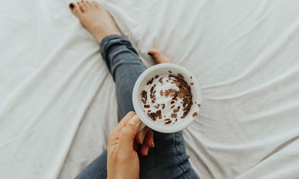 Έπεσε καφές στα ρούχα σου; Δες πώς να τα καθαρίσεις μέσα σε τρία λεπτά!