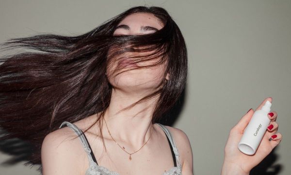 Έτσι θα χρησιμοποιήσεις το καστορέλαιο για να έχεις πάντα υγιή μαλλιά