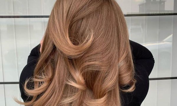 Σκέφτεσαι να χρησιμοποιήσεις ξηρό σαμπουάν; Μάθε τα do’s & τα don'ts εδώ!