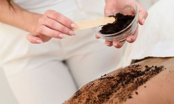 Το τέλειο homemade scrub για την κυτταρίτιδα από καφέ