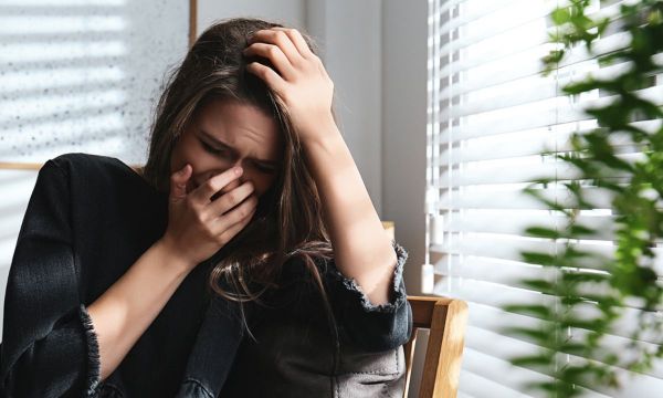 Γιατί οι γυναίκες που υφίστανται ενδοοικογενειακή βία δεν μιλούν;
