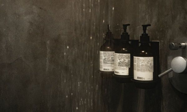 Ξέρεις τι συμβαίνει όταν βάζεις νερό στο μπουκάλι του σαμπουάν;