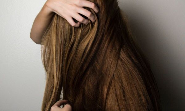 Τριχόπτωση το φθινόπωρο; 5 tips για να την αντιμετωπίσεις