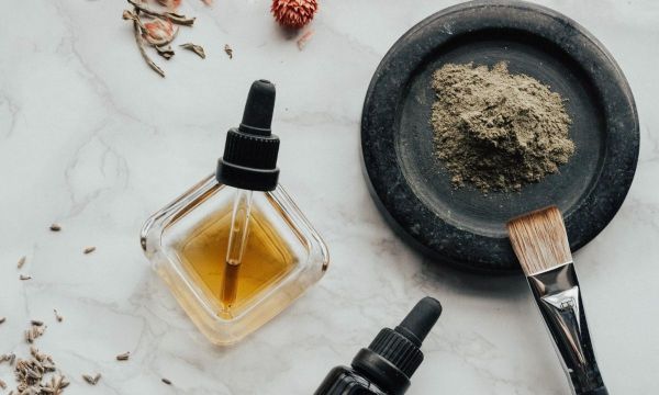 DIY: Η τέλεια συνταγή ομορφιάς για να μεγαλώσουν τα φρύδια σου