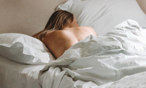 Ο ύπνος χωρίς ρούχα μπορεί να βελτιώσει σημαντικά την υγεία σου…