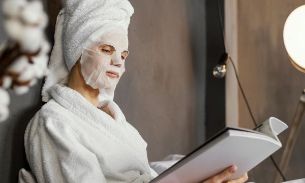 Έχεις ξηρό δέρμα; 8 βήματα για να κάνεις το πιο ενυδατικό at-home facial