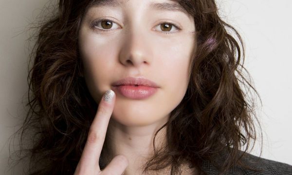 Θέλεις πιο σαρκώδη χείλη; Δοκίμασε το νέο make up hack που κυκλοφορεί στο TikTok