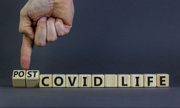Ένας χρόνος με COVID-19: Πάθαμε αλλά μάθαμε