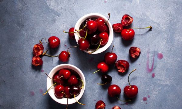 Λέρωσες τα ρούχα σου με κεράσι; Δες πώς θα εξαφανίσεις τον λεκέ