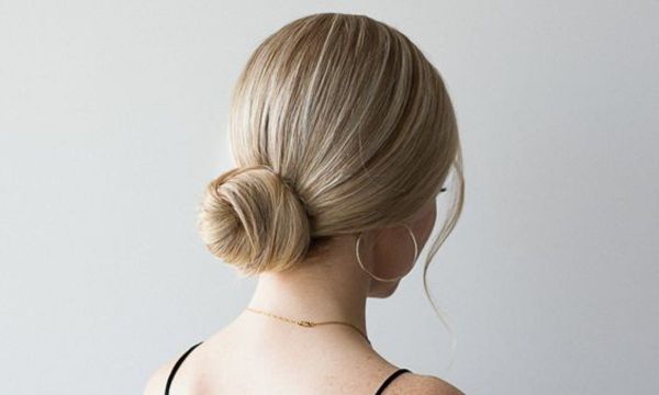 Δες πώς θα κάνεις 3 super chic χαμηλούς κότσους πανεύκολα