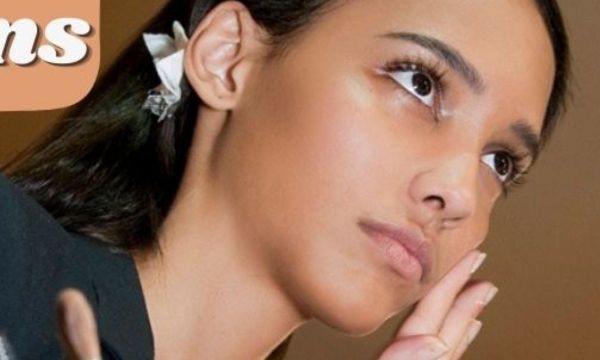 Χέρια, πινέλο, σφουγγαράκι: Όσα πρέπει να ξέρεις για να διαλέξεις το κατάλληλο εργαλείο για εσένα
