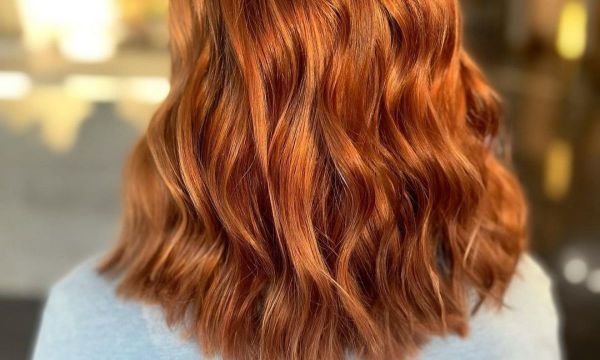 Auburn: Το hair color trend του φθινοπώρου που ταιριάζει σε όλες
