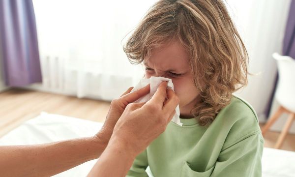 Ιγμορίτιδα στα παιδιά: Συμπτώματα και αντιμετώπιση (εικόνες)