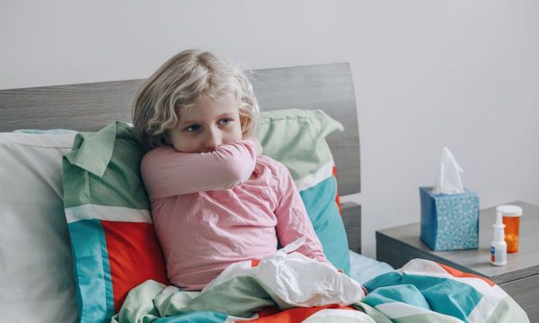 Health Line: Καταρροή και μπούκωμα παιδιών - Τι να κάνετε, τι να προσέξετε vid