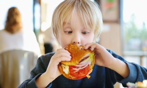 Αυξημένη χοληστερόλη στα παιδιά: Αίτια, διάγνωση και αντιμετώπιση (εικόνες)