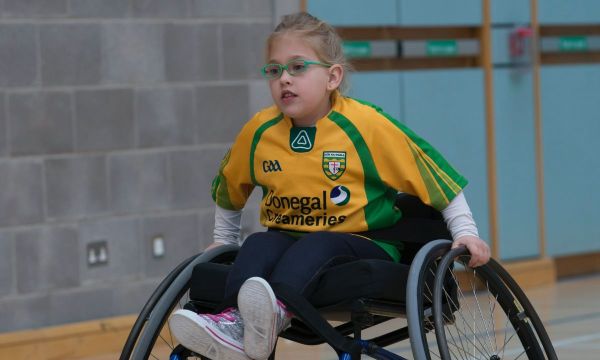 Πώς θα προετοιμάσεις το παιδί σου να ανοίξει την αγκαλιά του στον φίλο ή συμμαθητή του με αναπηρία