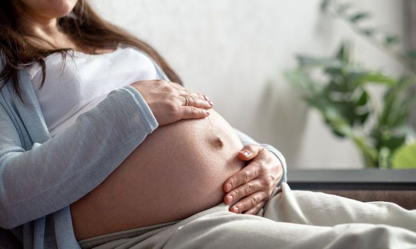 Δύσπνοια στην εγκυμοσύνη: Τι την προκαλεί και πώς θα την αντιμετωπίσετε