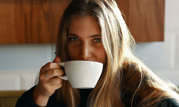 Αυτό είναι το μοναδικό συστατικό που οι διαιτολόγοι προτείνουν να προσθέτεις στον καφέ σου!