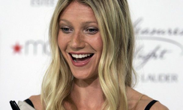 Το εύκολο date night styling trick από τα ‘90s που λατρεύει η Gwyneth Paltrow και η Rihanna