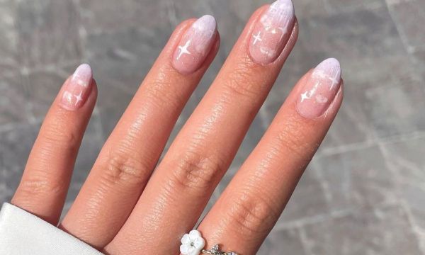 Galaxy nails: Το απόλυτο μανικιούρ του καλοκαιριού είναι από άλλο γαλαξία
