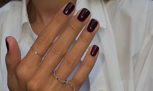 Patent nails: Η πιο λαμπερή υφή γίνεται φθινοπωρινή τάση στα νύχια
