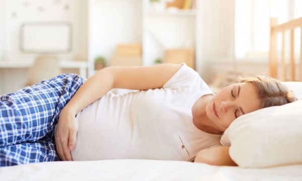Εγκυμοσύνη: Μπορείτε να κοιμηθείτε μπρούμυτα;