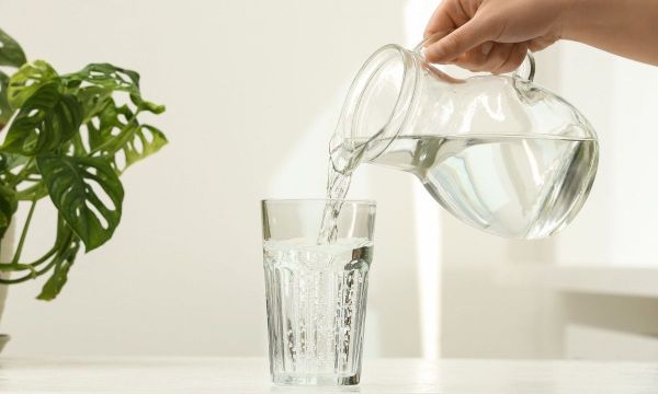 Βοηθά να πίνετε νερό την ώρα του φαγητού για να χάσετε βάρος;