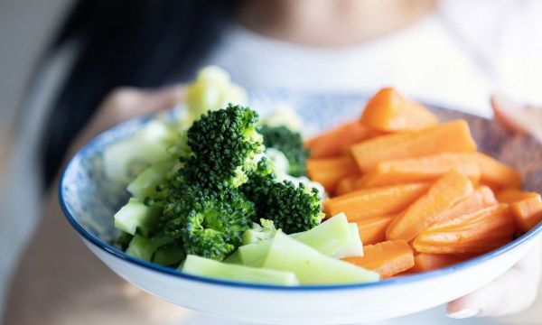 Tέσσερα λαχανικά που καταπολεμούν τη δυσκοιλιότητα