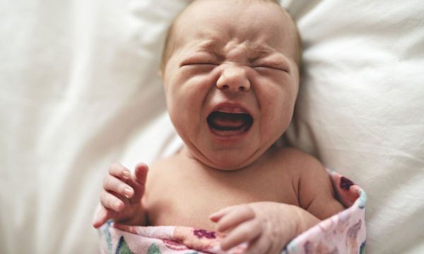 Βρεφική δυσχεσία: Τι είναι, ποια τα αίτια και πώς αντιμετωπίζεται