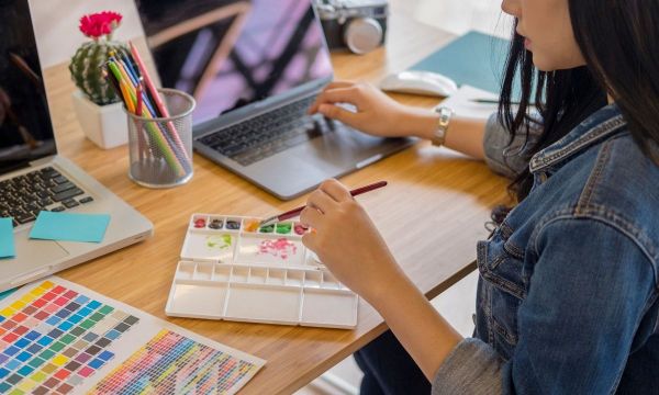 7 hacks για τη διαχείριση της ημερήσιας υπνηλίας στην εργασία