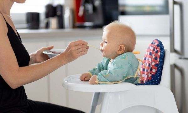 Πότε μπορεί το μωρό να φάει αλάτι;