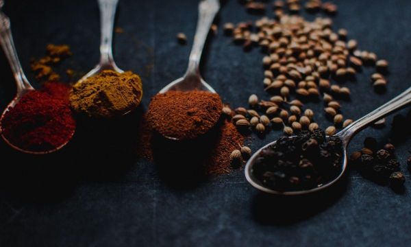 Αυτά είναι τα top μπαχαρικά που θα αναβαθμίσουν όλες τις συνταγές σου