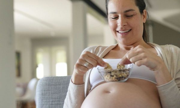 Εγκυμοσύνη: Τι να φάτε όταν έχετε ναυτίες, καούρες, δυσκοιλιότητα