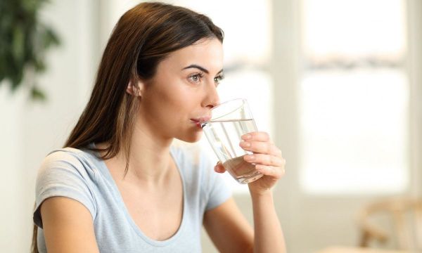 Πώς να παραμείνετε ενυδατωμένοι αν δεν πίνετε αρκετό νερό