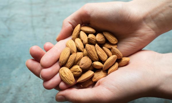 Αμύγδαλα: Διατροφική αξία - Πόσο ωφελούν την υγεία
