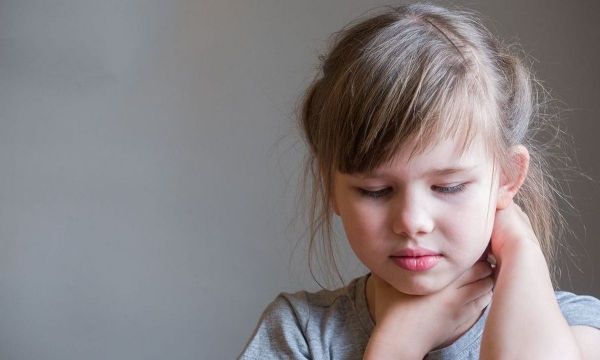 Παρωτίτιδα στα παιδιά: Συμπτώματα, επιπλοκές, προφύλαξη, θεραπεία